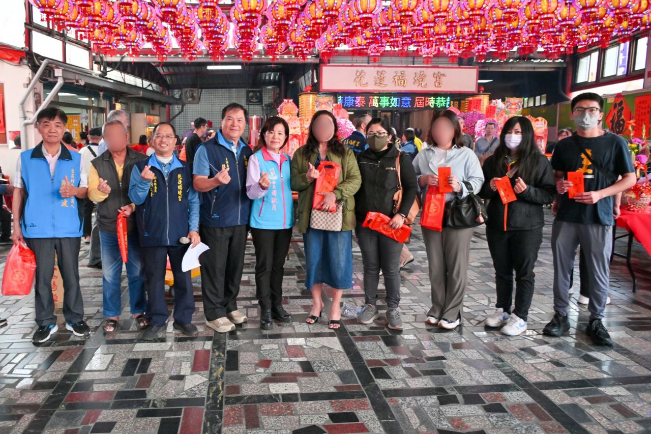 吉安鄉長游淑貞福境宮同慶福德正神千秋    發放平安金麵線助弱勢缩略图